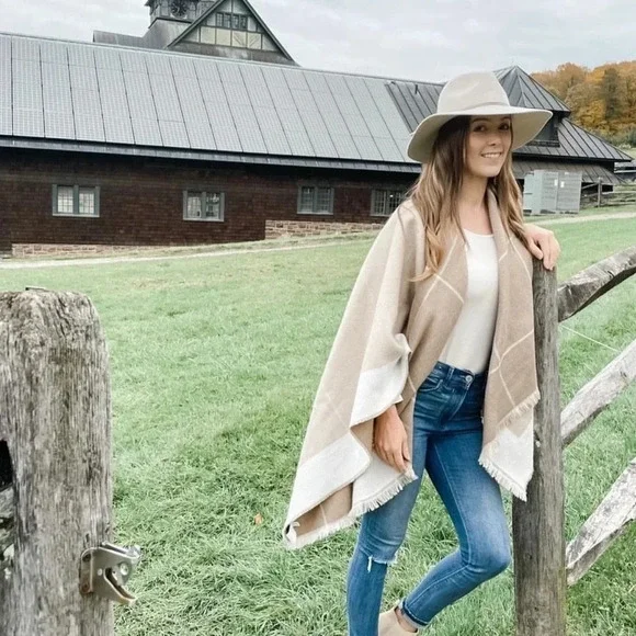 Beige felt hat - Picture 10 of 13